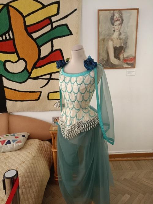 Первые ассоциации, когда попадаешь в квартиру Майи Плисецкой и Родиона Щедрина на тверской в Москве, это прыжок и полет. 09