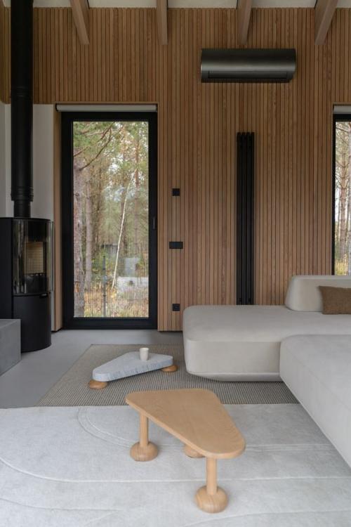 Современный загородный дом в природном стиле - отличный пример того, как архитектура и интерьер могут соединяться с окружающей средой. 02
