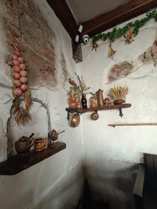 В самом сердце старого Выборга находится таверна, которая славится своими блюдами исторической кухни. 02