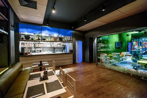 Про поиск кафе с детской комнатой. 02