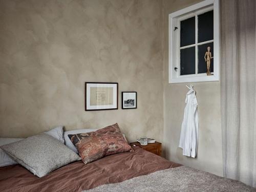 Альбом номер 2. кирпичная стена, винтажные нотки и белая лестница: необычная квартира в Швеции. 05