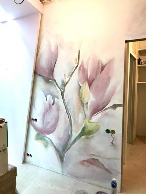 Здравствуйте, соседи!  Я профессиональный художник и занимаюсь росписью стен. 09