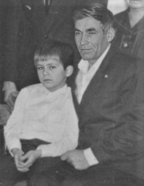 2 часть воспоминаний внука Алексея Гордона о бабушке мире Ивановне Гордон: детсадовские годы пролетели, и наступила школьная пора. 02