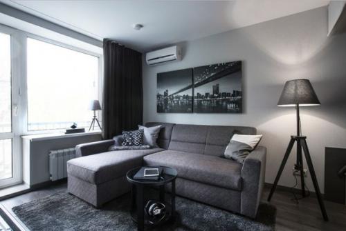 Небольшая квартира - студия с лаконичным интерьером в монохромной гамме. 01