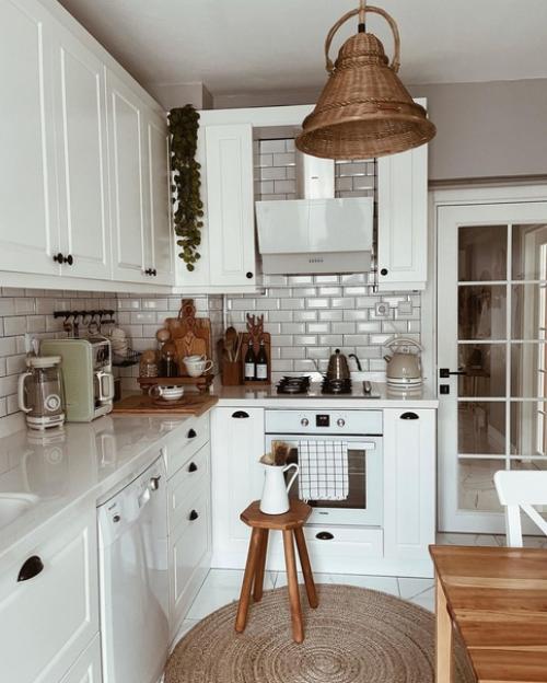 Сочетание белого, дерева и оттенков терракоты и горчичного - всегда беспроигрышный вариант. 01