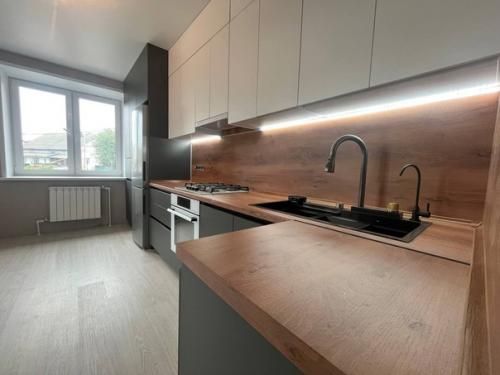 Красивая мебель установлена. 02