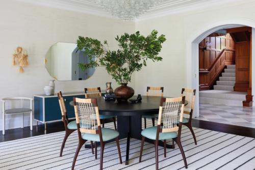 Плитка с разными рисунками на кухне, растения в ванной и необычная картина на стене: только малая часть способов в интерьер изюминки. 02