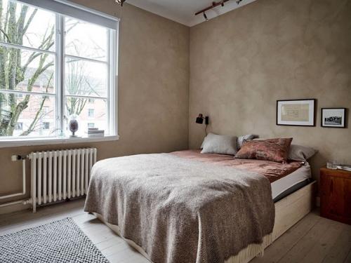 Альбом номер 2. кирпичная стена, винтажные нотки и белая лестница: необычная квартира в Швеции. 04