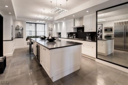 Элегантная современная квартира находится в Нью-йорке, США. 05