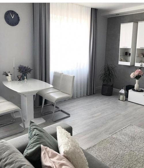 Квартира небольшая, но за счет объединения кухни и гостиной, получилось выкроить дополнительное пространство. 04