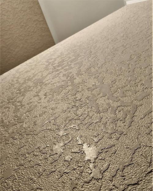 Делали с мужем ремонт в прихожке и решили не обои клеить, а фактурную штукатурку сделать. 05