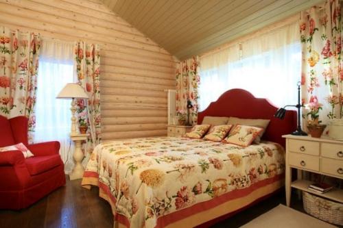 Небольшой бревенчатый дом. 04