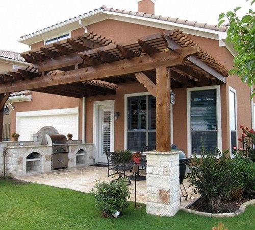 При строительстве самого дому желательно сразу и построить веранду или хотя бы оставить место для ее состыковки с домом.