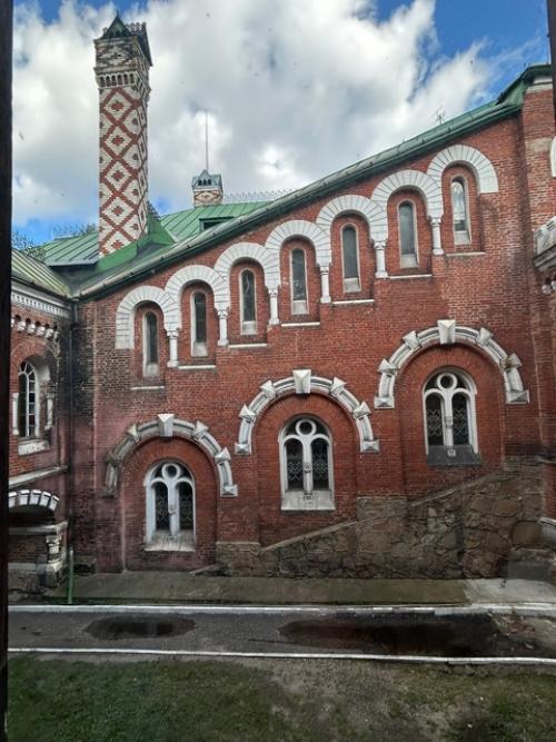 Доехали до шереметьевского замка в соседней с нижегородской областью республике Марий эл. 03