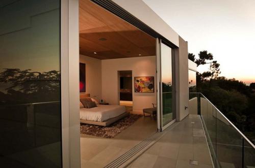 Едва касаясь земли: шикарный особняк на крутом склоне. 03