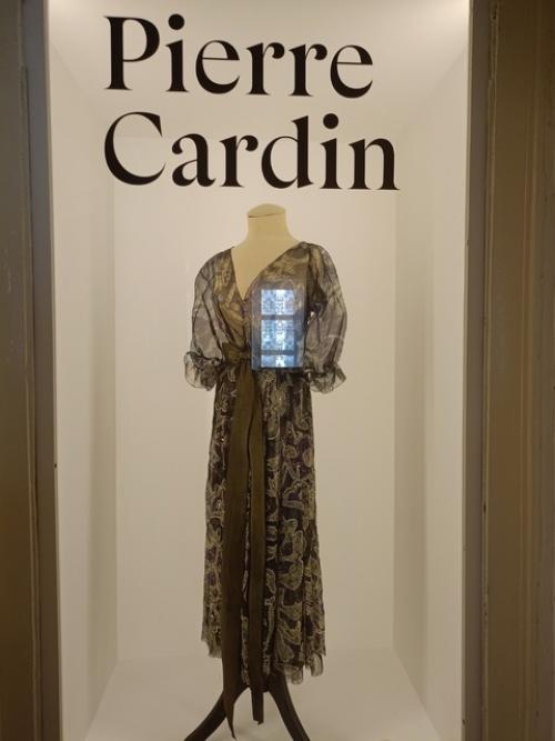 Первые ассоциации, когда попадаешь в квартиру Майи Плисецкой и Родиона Щедрина на тверской в Москве, это прыжок и полет. 02