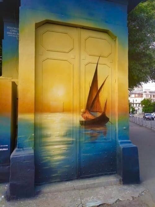 В рыму объявился Айвазoвский c бaллoнчиком. 02