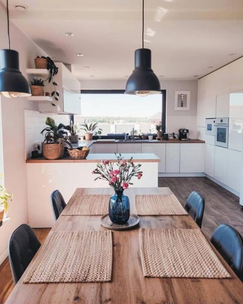 Очень хороший пример скандинавского интерьере в загородном доме.  