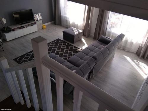 Интерьер в сером цвете в загородном доме. 06