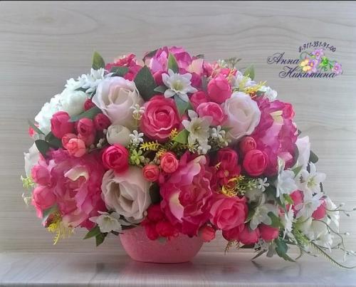 В интерьере спальни или гостиной оттенки светло-розового означают нежность, женственность, а более яркие - страстность, бескорыстие, доброту. 01