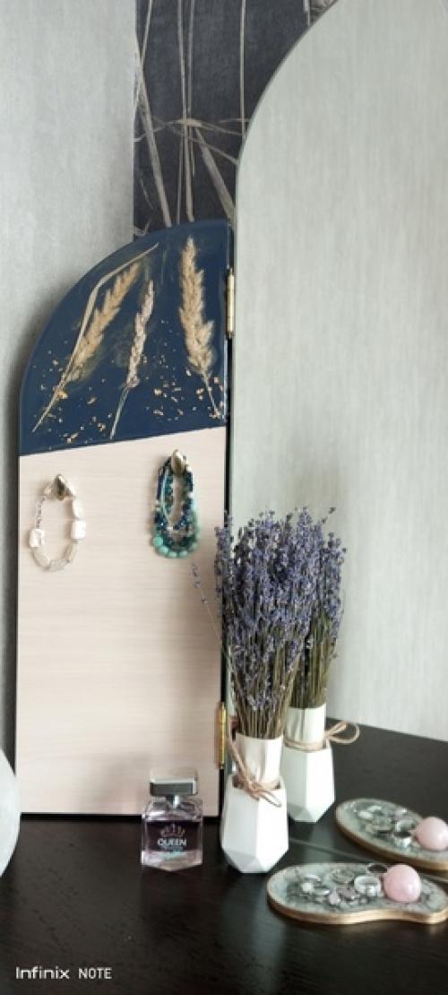 Помните я писала пост о том что решила декорировать мебель смолой. 01