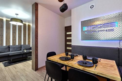 Современный, лаконичный интерьер квартиры - студии, в которой проживает молодой холостяк. 07