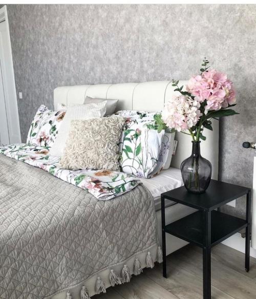 Квартира небольшая, но за счет объединения кухни и гостиной, получилось выкроить дополнительное пространство. 06