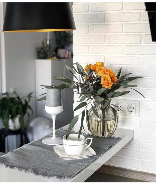 Квартира небольшая, но за счет объединения кухни и гостиной, получилось выкроить дополнительное пространство. 07