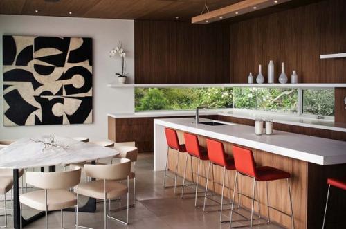 Едва касаясь земли: шикарный особняк на крутом склоне. 05