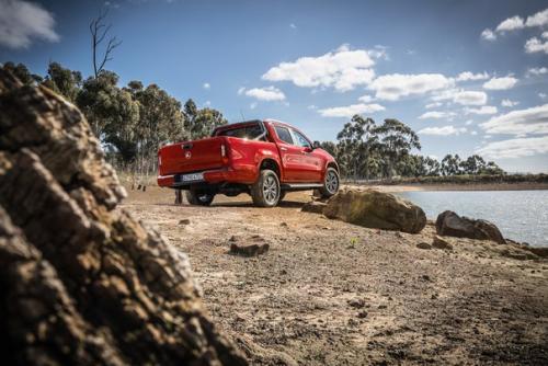 Автоновости - обзоры.   Х - класс - новый рамный Мерседес по цене паркетника. 03