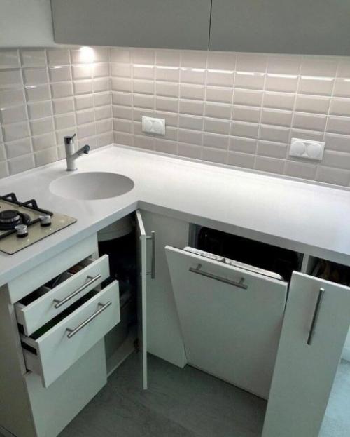 А вот ещё одна кухня - малышка с совершенно другой планировкой. 04