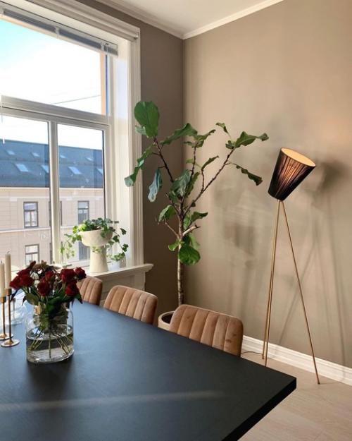 Интерьер мужской квартиры, в которой хозяин пытается создать домашний уют. 02