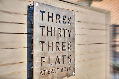 Часть 1.  Эта стильная квартира находится неподалеку от кампуса университета штата луизиана в городе Батон-руж, штат луизиана, США. 01