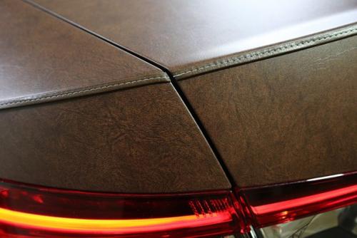 Итальянские студенты Skoda Superb с кожаным кузовом построили. 03