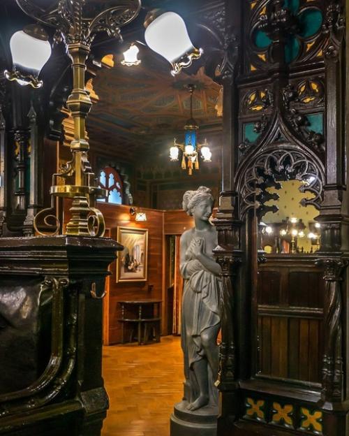 Три красивейших исторических здания Москвы с роскошными интерьерами в готической стилистике. 07