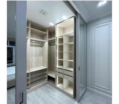 Гардеробная в нише. Здорово получилось. 03