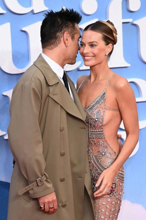 Марго Робби шокировала фанатов откровенным нарядом на премьере фильма Большое, Смелое, Красивое Путешествие. 07