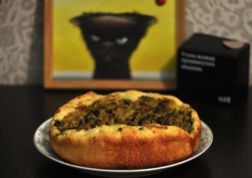 Балкон - самое обжитое место в иркиной квартире, после кухни, разумеется. 02