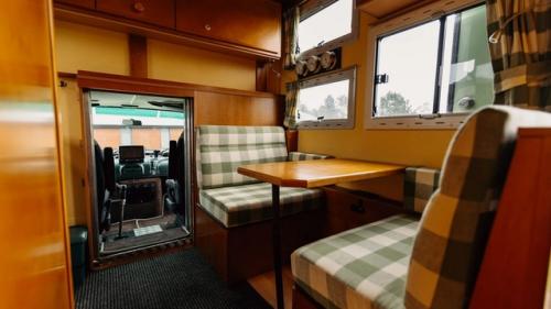 Немецкий ретро - автодом для ценителей классики - на базе пожарного мерседеса 1974 года. 03