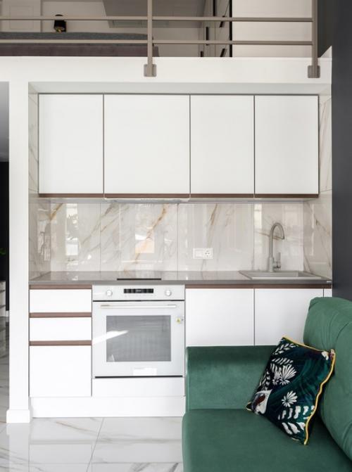 Интерьер двухуровневой студии 27 кв. 02