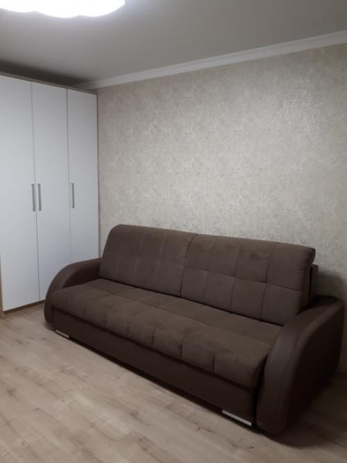 Купили квартиру, сделали ремонт, скромно, но пока что так по деньгам хватило. 04