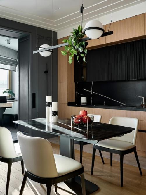 Хозяева этой квартиры - семейная пара средних лет. 02