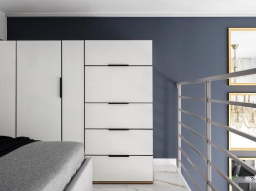 Интерьер двухуровневой студии 27 кв. 07