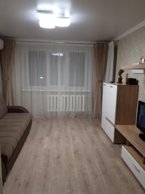 Купили квартиру, сделали ремонт, скромно, но пока что так по деньгам хватило. 03