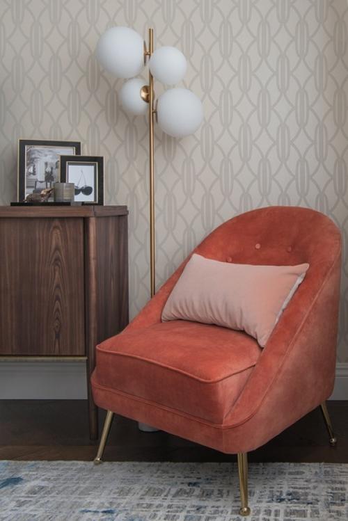 Заказчики этой квартиры - невероятно милая семейная пара с двумя взрослыми детьми. 01