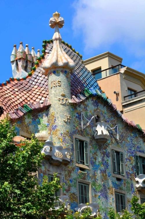 Дом бальо.  Дом бальо - знаменитое творение великого каталонского зодчего Антонио гауди. 03