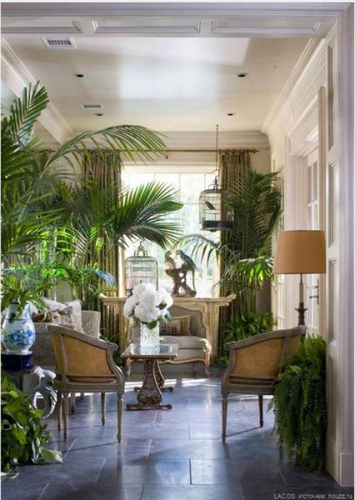 Потолок чаще всего оставляют белым и гладким, но ведь это не единственный вариант оформления. 07