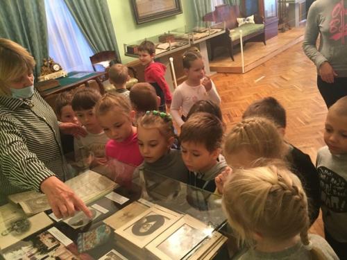 24 сентября воспитанники группы Непоседы посетили талдомский историко-литературный музей. 06