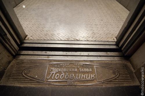 История одной из самых красивых сталинских высоток - жилой дом на котельнической набережной. 05