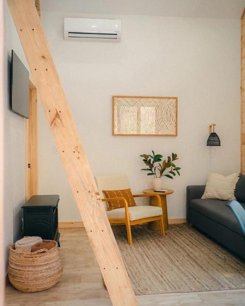 Компактный коттедж с террасами. 07